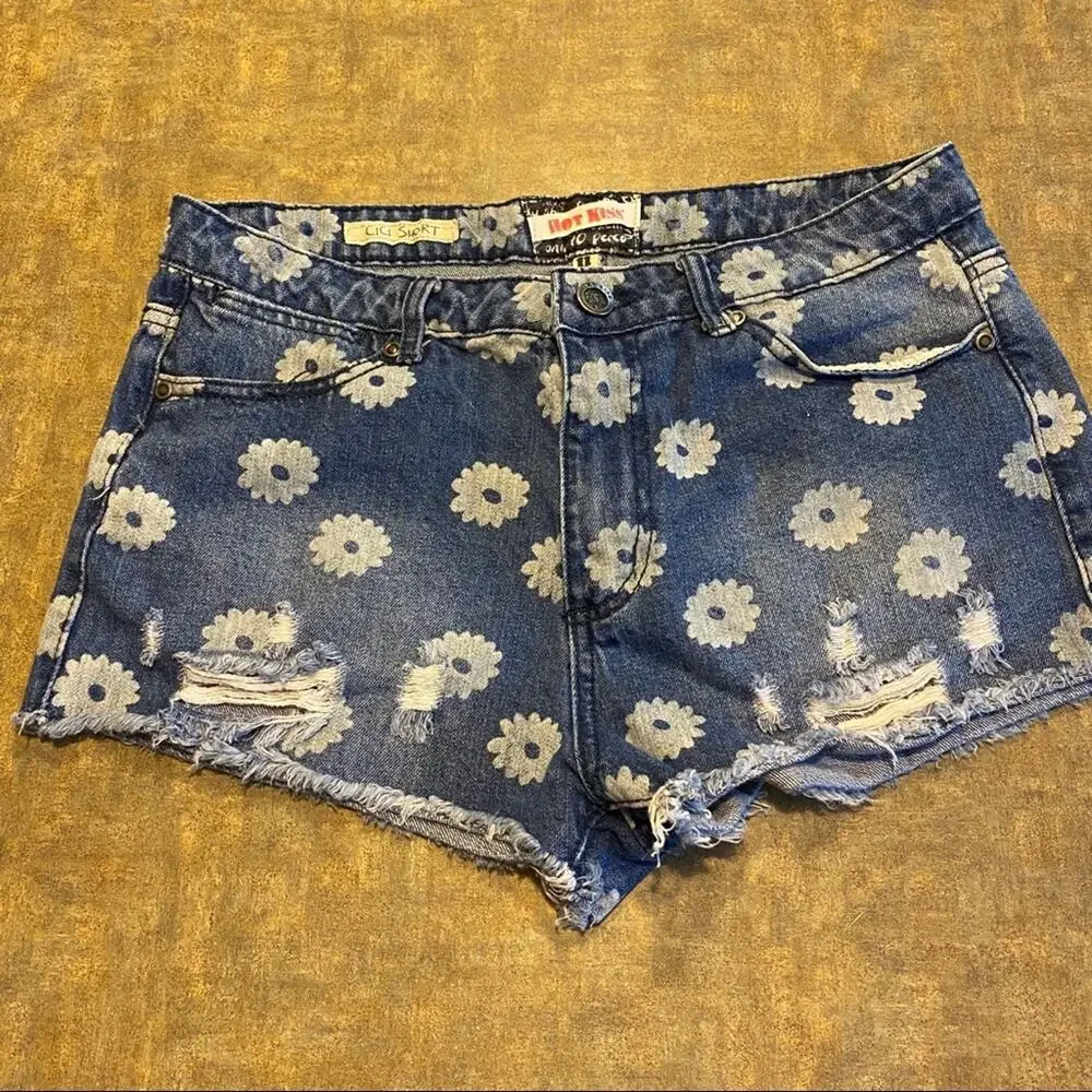 Hot Kiss Cici Ripped Floral Jean Shorts Junior's Size 11 Distressed Raw Hem - Picture 1 of 6